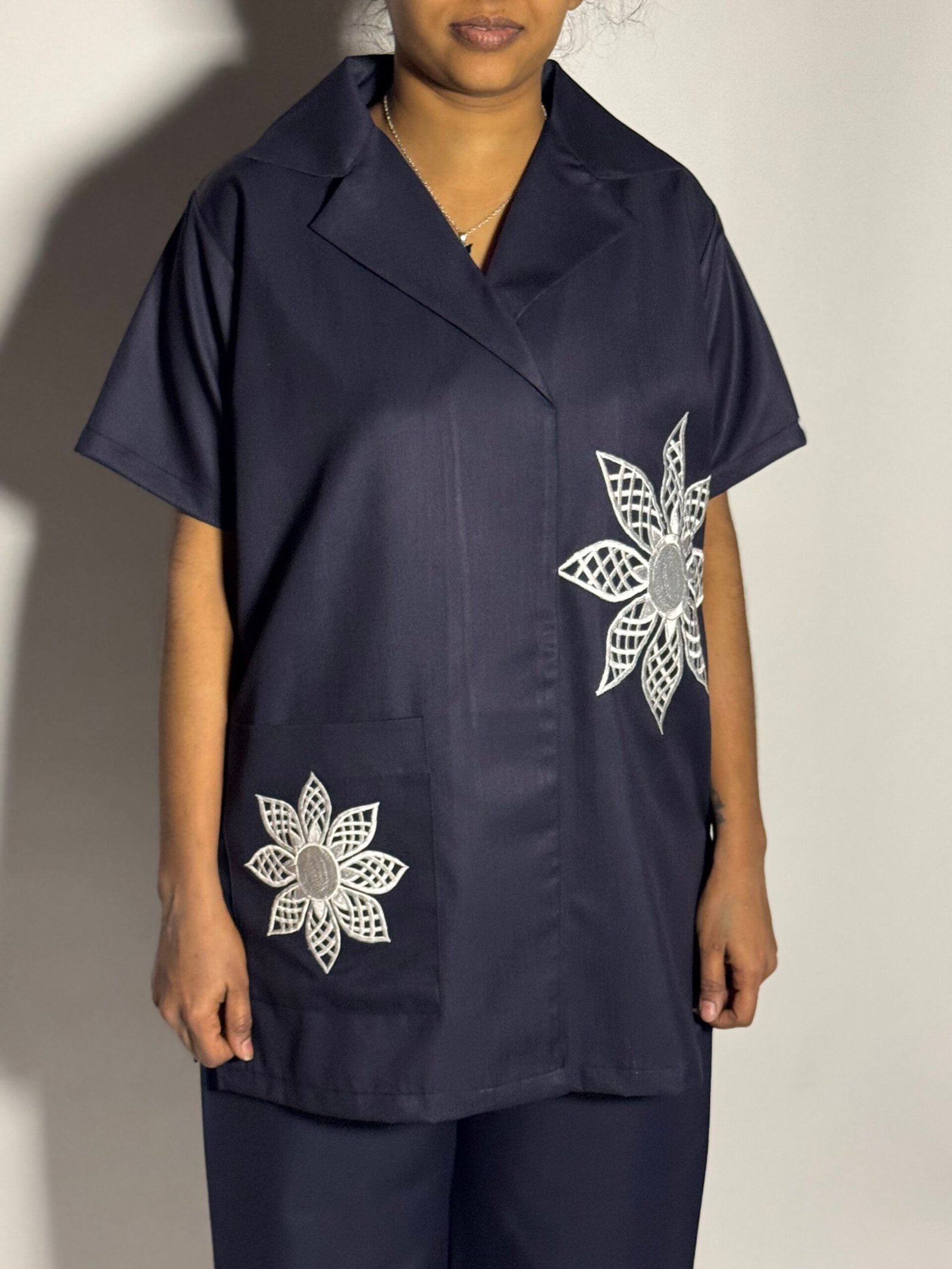 Navy blue flowers - Image 3